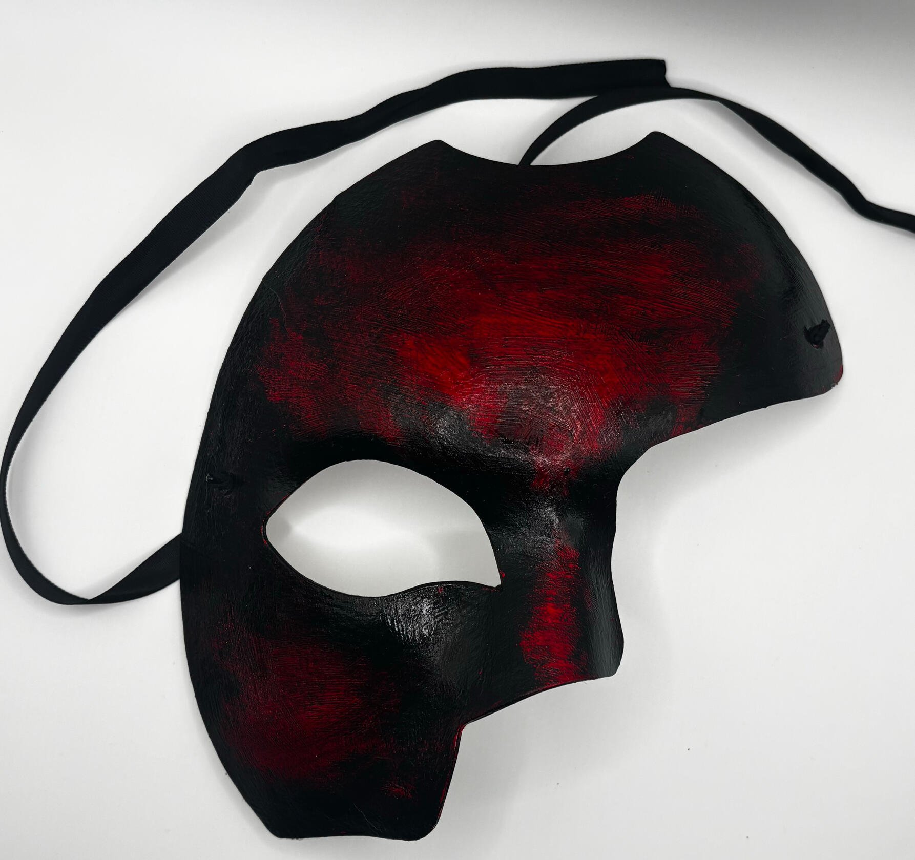 Traditional dual tone, red/black, half face